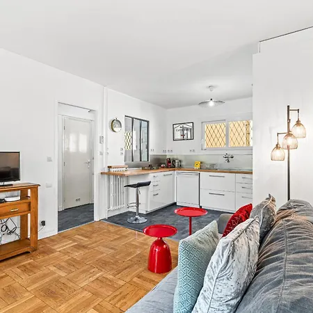 Comfortable & Bright 2 Bedroom Nizza