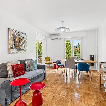 Apartment Comfortable & Bright 2 Bedroom