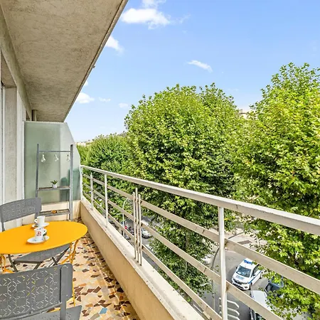 Apartment Comfortable & Bright 2 Bedroom