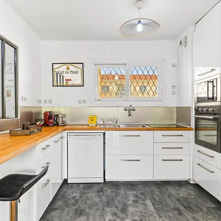 Comfortable & Bright 2 Bedroom *