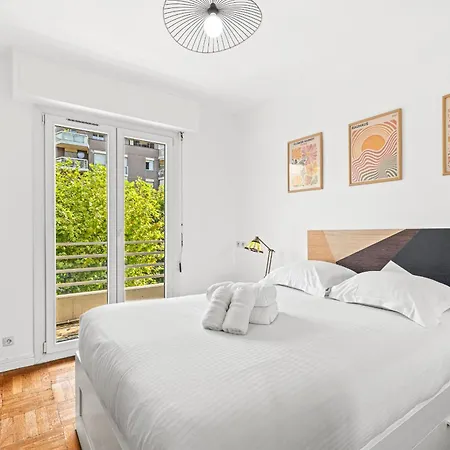 Apartment Comfortable & Bright 2 Bedroom *