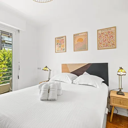 Apartment Comfortable & Bright 2 Bedroom *