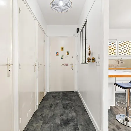 Comfortable & Bright 2 Bedroom