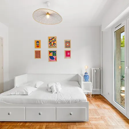 Comfortable & Bright 2 Bedroom Apartment