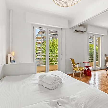 Apartment Comfortable & Bright 2 Bedroom