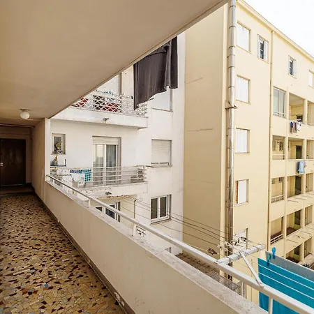 Apartment Comfortable & Bright 2 Bedroom *