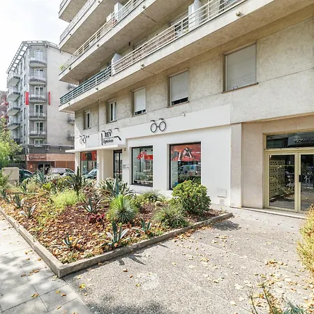Comfortable & Bright 2 Bedroom *